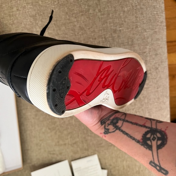 Christian Louboutin - Picture 16 of 17